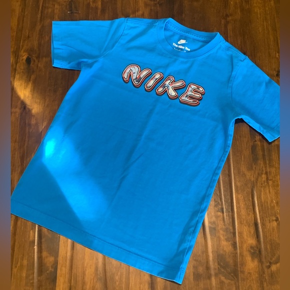✔️Nike Tee size (S) - Picture 2 of 9